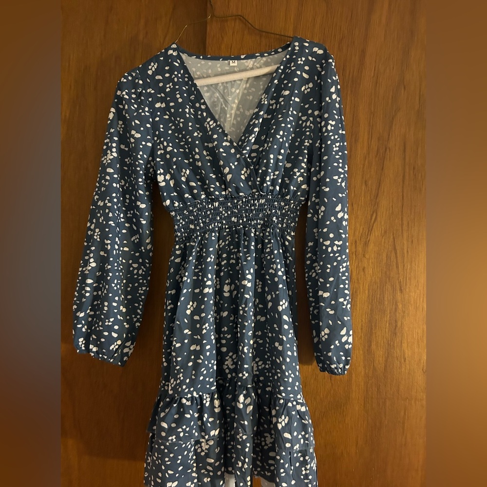 I am selling this long sleeve dress!
